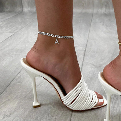 Anklet-armband - elegante kette mit initialen-anhänger für damen