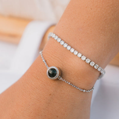 Glitzernde damen-armbandkette mit perlen – elegantes accessoire für den alltag