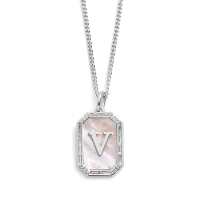 Goldene initialen anhänger kette - elegantes accessoire für frauen
