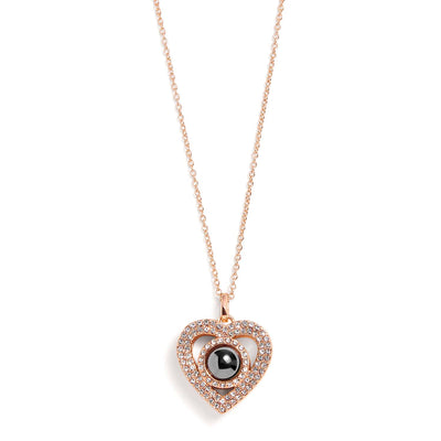 Herzförmige anhänger-kette – edler goldener schmuck für frauen