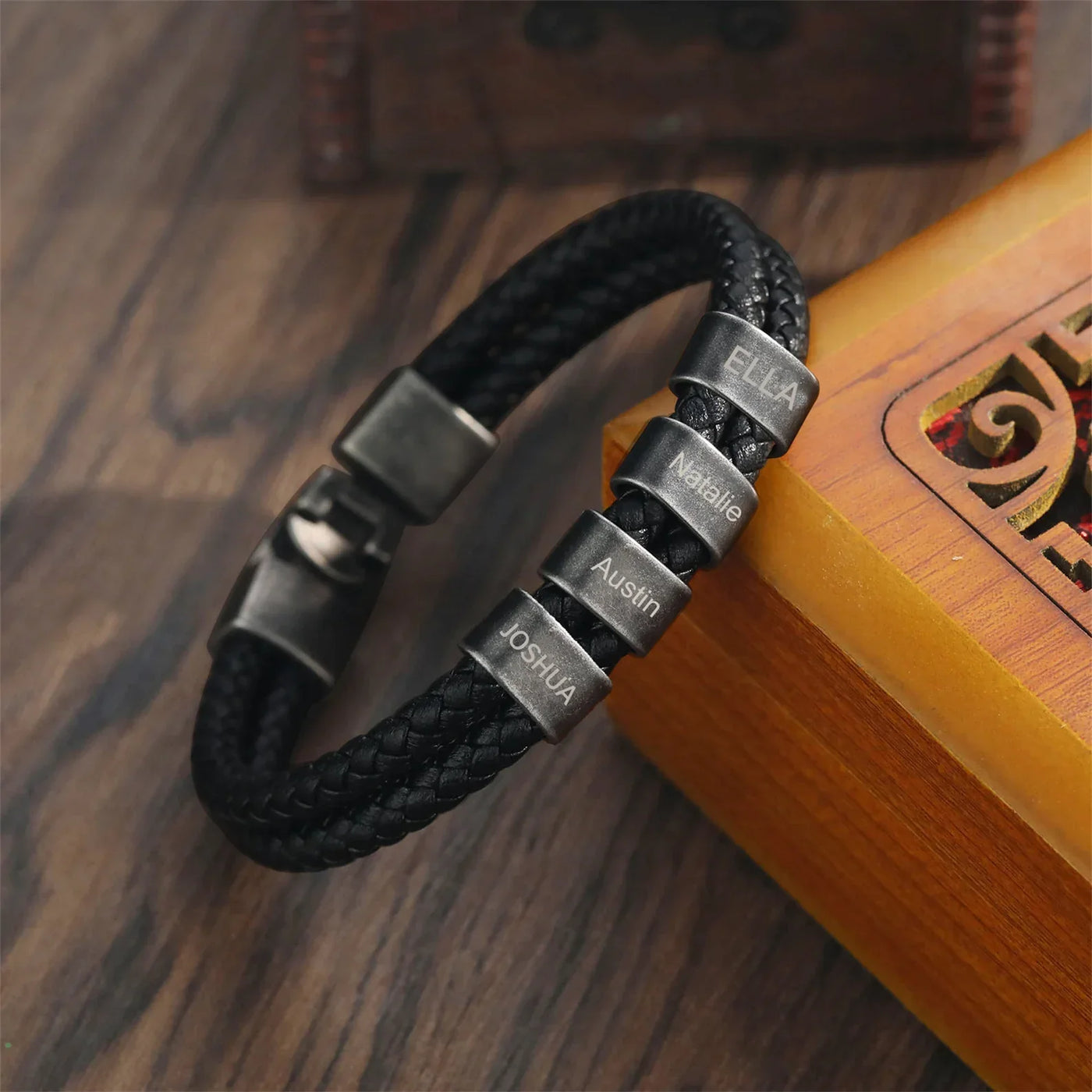 Personalisierbares, graviertes lederarmband für männer – individuelle namensgravur