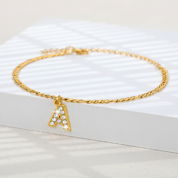 Anklet-armband - elegante kette mit initialen-anhänger für damen